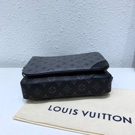 LV Модель M69443 Мужской комплект из трех предметов： сумка через