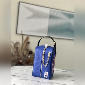 LV Модель： M21106 Косметичка Изготовлена из тисненной кожи, укра