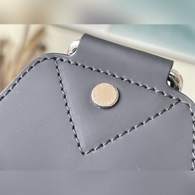 LV Артикул： M59926 Серия сумок через плечо AVENUE Эта сумка чер