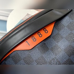 LV Модель M40161 Новая сумка на пояс BUMBAG Изготовлен из класси