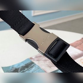 LV Модель M55131 Черная кожа Epi с буквенным декором придает пояс