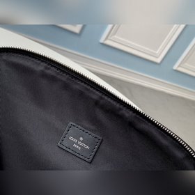 LV Модель M55131 Черная кожа Epi с буквенным декором придает пояс