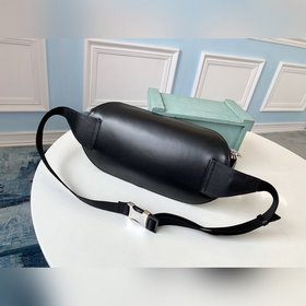 LV Модель M55131 Черная кожа Epi с буквенным декором придает пояс