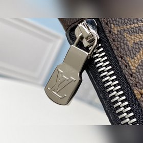 LV Модель M45337 BUMBAG Нагрудная сумка Эта поясная сумка, изгото