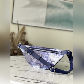 LV Модель： M20587 Поясная сумка Изготовлена из мягкой кожи, с п