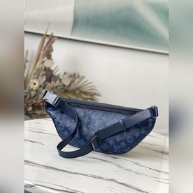 LV Артикул： M45729 Поясная сумка Discovery Изготовлен из телячь