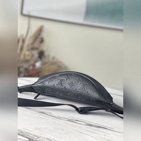 LV Артикул： M46036 Поясная сумка Изготовлена из мягкой кожи с т