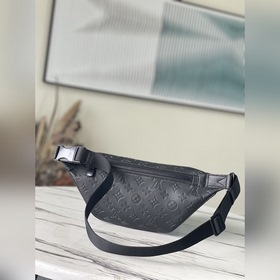 LV Артикул： M46036 Поясная сумка Изготовлена из мягкой кожи с т