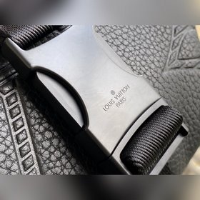 LV Артикул： M57289 Поясная сумка Discovery Изготовлен из мягкой