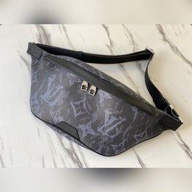 LV Артикул： M57276  Поясная сумка Discovery Модель с мотивом Mo