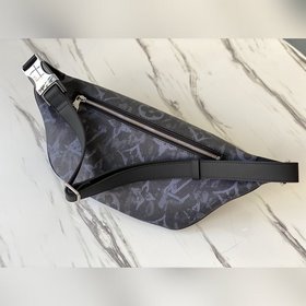 LV Артикул： M57276  Поясная сумка Discovery Модель с мотивом Mo