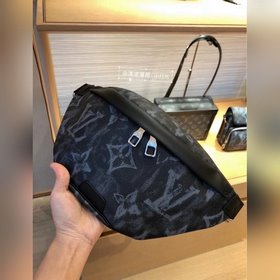 LV Артикул： M57276  Поясная сумка Discovery Модель с мотивом Mo