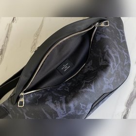 LV Артикул： M57276  Поясная сумка Discovery Модель с мотивом Mo