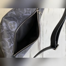 LV Артикул： M57276  Поясная сумка Discovery Модель с мотивом Mo