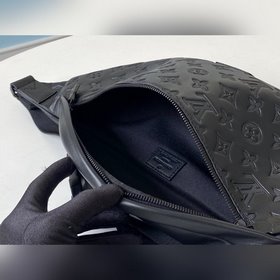 LV Артикул： M44388 Поясная сумка Discovery Изготовлен из мягкой