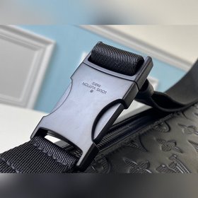 LV Артикул： M44388 Поясная сумка Discovery Изготовлен из мягкой