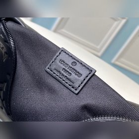LV Артикул： M44388 Поясная сумка Discovery Изготовлен из мягкой