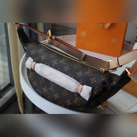 LV BUMBAG Поясная сумка Модель M43644 Изготовленный из классичес