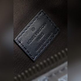 LV Артикул： M45729 Маленький поясной кошелек DISCOVERY Этот поя