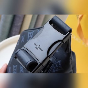 LV Артикул： M45729 Маленький поясной кошелек DISCOVERY Этот поя