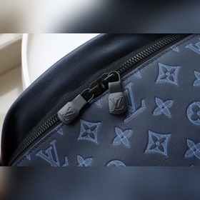 LV Артикул： M45729 Маленький поясной кошелек DISCOVERY Этот поя