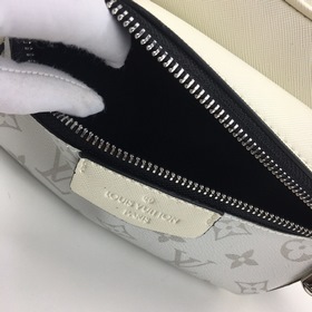 LV Артикул： 30245 Лимитированная серия Outdoor поясная сумка Соч
