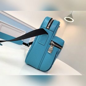 LV Модель M30241 OUTDOOR Почтовая сумка Louis Vuitton встречает в