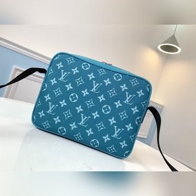 LV Модель M30241 OUTDOOR Почтовая сумка Louis Vuitton встречает в