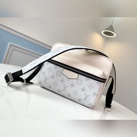 LV Модель M30243 OUTDOOR Почтовая сумка Louis Vuitton встречает в