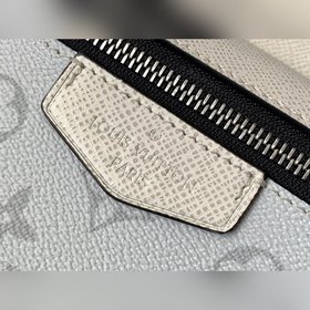LV Модель M30243 OUTDOOR Почтовая сумка Louis Vuitton встречает в