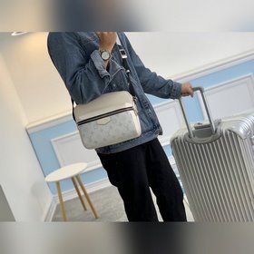 LV Модель M30243 OUTDOOR Почтовая сумка Louis Vuitton встречает в