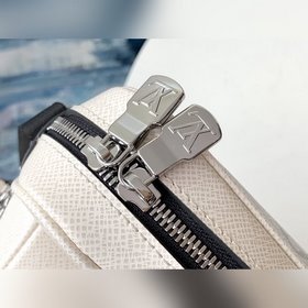 LV Модель M30243 OUTDOOR Почтовая сумка Louis Vuitton встречает в