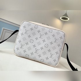 LV Модель M30243 OUTDOOR Почтовая сумка Louis Vuitton встречает в