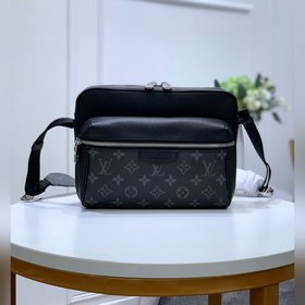 LV Модель M30242 M30233 OUTDOOR Почтовая сумка Louis Vuitton встр