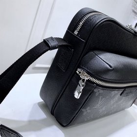 LV Модель M30242 M30233 OUTDOOR Почтовая сумка Louis Vuitton встр