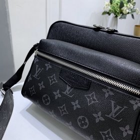 LV Модель M30242 M30233 OUTDOOR Почтовая сумка Louis Vuitton встр