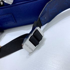 LV Модель M30242 M30233 OUTDOOR Почтовая сумка Louis Vuitton встр