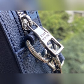 LV Артикул： M57840 Сумка Trio Сумка с зернистой кожей, пропитан