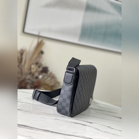 LV Артикул： N42710 Черный маленький почтальон Изготовлена из про