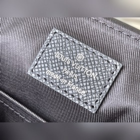 LV Артикул： M30850 Черный Маленькая сумка-почтальон Изготовлена