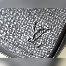 LV Артикул： M30850 Черный Маленькая сумка-почтальон Изготовлена