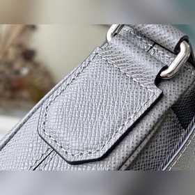 LV Артикул： M30851 Серый мелкий почтальон Изготовлена из кожи гл