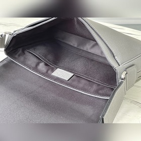LV Артикул： M30851 Серый мелкий почтальон Изготовлена из кожи гл