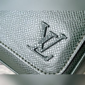 LV Артикул： M30861 Зеленая сумка-почтальон небольшого размера Из