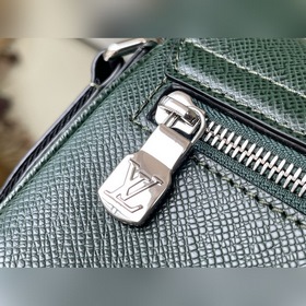LV Артикул： M30861 Зеленая сумка-почтальон небольшого размера Из