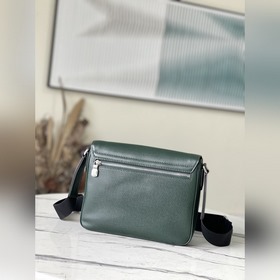 LV Артикул： M30861 Зеленая сумка-почтальон небольшого размера Из