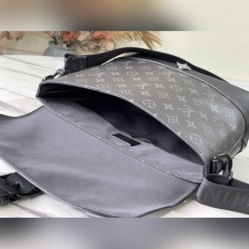 LV Модель： M45911 Черный с цветочным узором Сумка-почтальон Дан