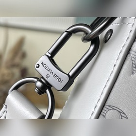 LV Модель： M46104 Почтовая сумка Современный подход коже. Мягка