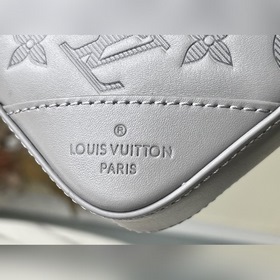 LV Модель： M46104 Почтовая сумка Современный подход коже. Мягка