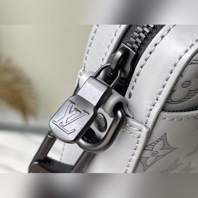 LV Модель： M46104 Почтовая сумка Современный подход коже. Мягка